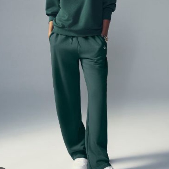 ALO Yoga Pants - Alo Accolade sweatpants Midnight Green